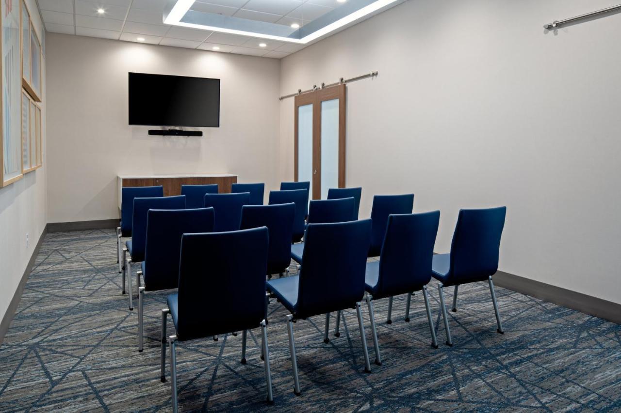 Holiday Inn Express & Suites - Hollister By Ihg Экстерьер фото
