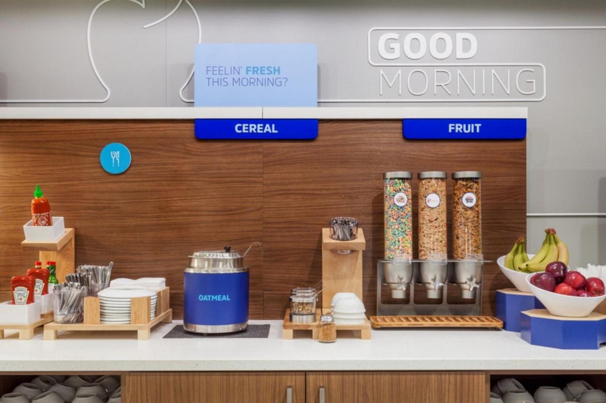 Holiday Inn Express & Suites - Hollister By Ihg Экстерьер фото